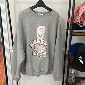 Oversized grey sweatshirt